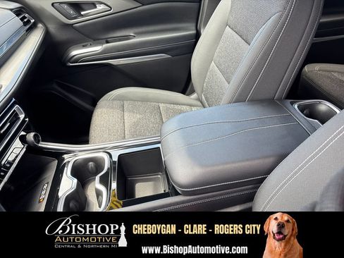 Used 2025 Chevrolet Traverse LT w/ Driver Confidence Package AWD/4WD image 34