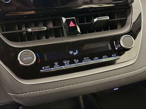 Used 2025 Toyota Corolla Hatchback image 24