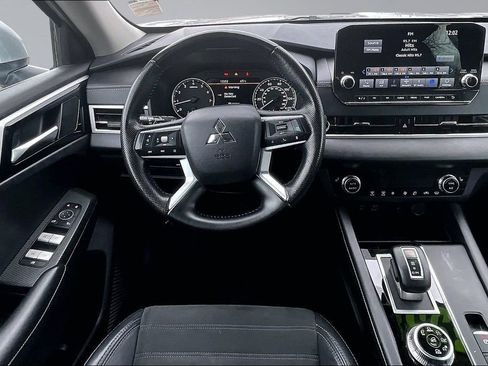 Used 2022 Mitsubishi Outlander SE image 5