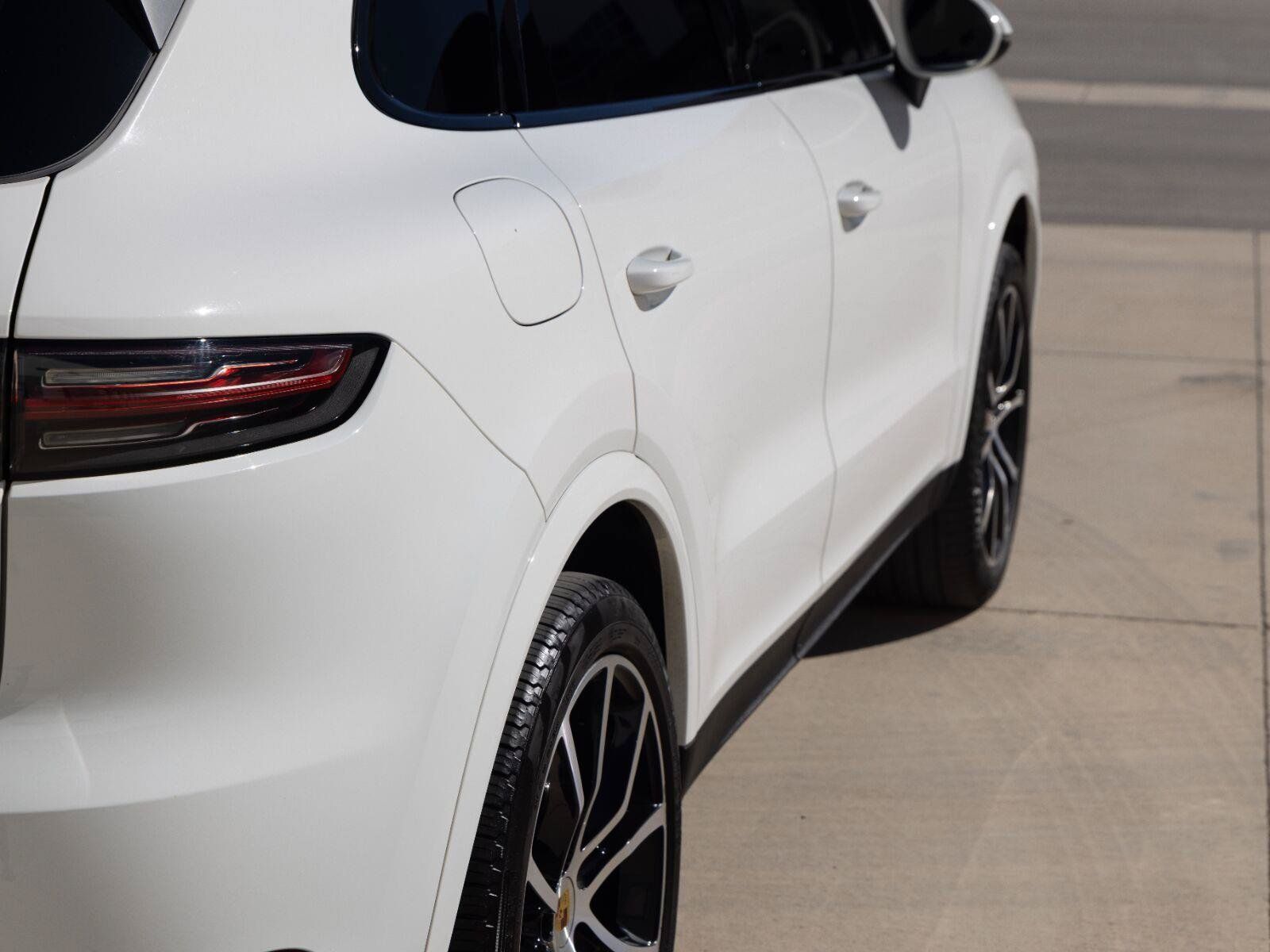 Used 2020 Porsche Cayenne AWD/4WD image 12