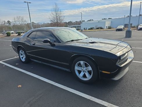 Used 2012 Dodge Challenger SXT image 10