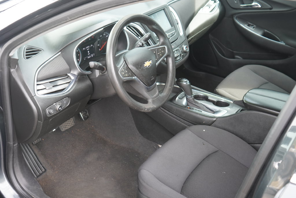 Used 2017 Chevrolet Malibu LT w/ LPO, Convenience Package 2 FWD image 11