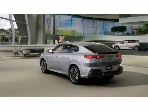 New 2026 BMW X2 xDrive28i w/ Technology Package image 2