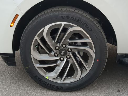 New 2026 Lincoln Navigator L Premier image 9