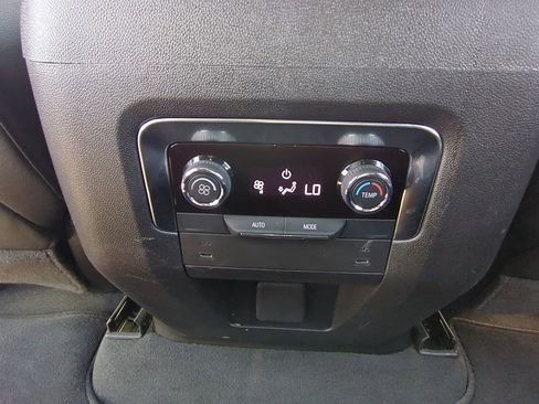 Certified 2025 Chevrolet Suburban Z71 AWD/4WD image 22