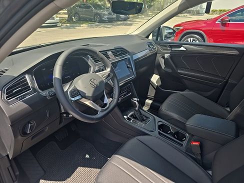 Used 2023 Volkswagen Tiguan SE FWD image 14