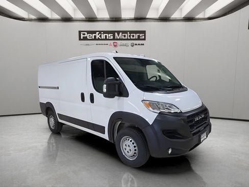 Used 2025 RAM ProMaster 2500 w/ Convenience Group FWD image 8