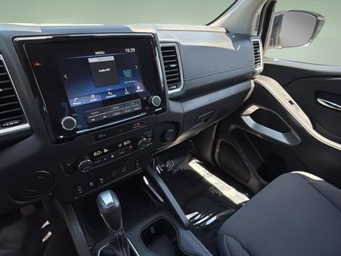 Used 2024 Nissan Frontier SV w/ SV Convenience Package RWD image 25