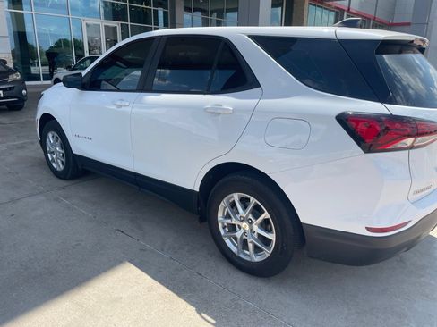 Used 2022 Chevrolet Equinox LS FWD image 14