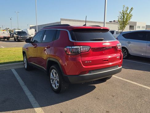 Used 2024 Jeep Compass Latitude AWD/4WD image 2