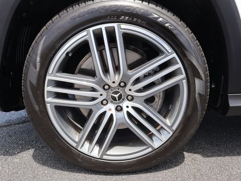 Used 2025 Mercedes-Benz GLS 450 4MATIC image 9