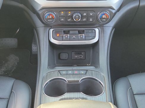 Used 2023 GMC Acadia SLT image 19