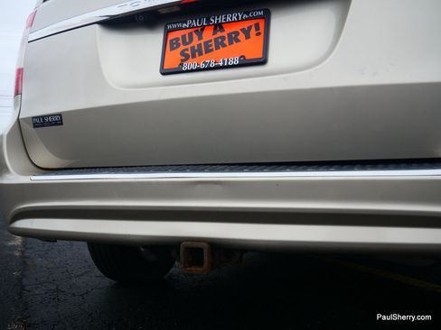 Used 2014 Chrysler Town & Country Touring image 15