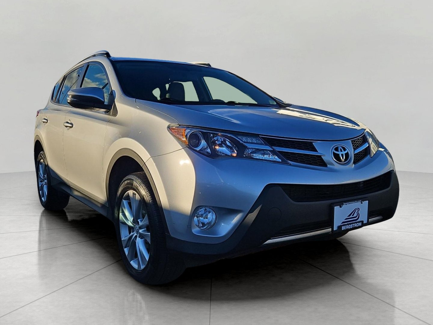 Used 2014 Toyota RAV4 Limited AWD/4WD image 1