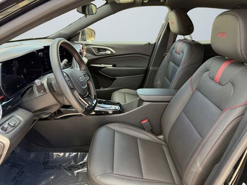 Certified 2025 Chevrolet Trax RS w/ Sunroof Package FWD image 9