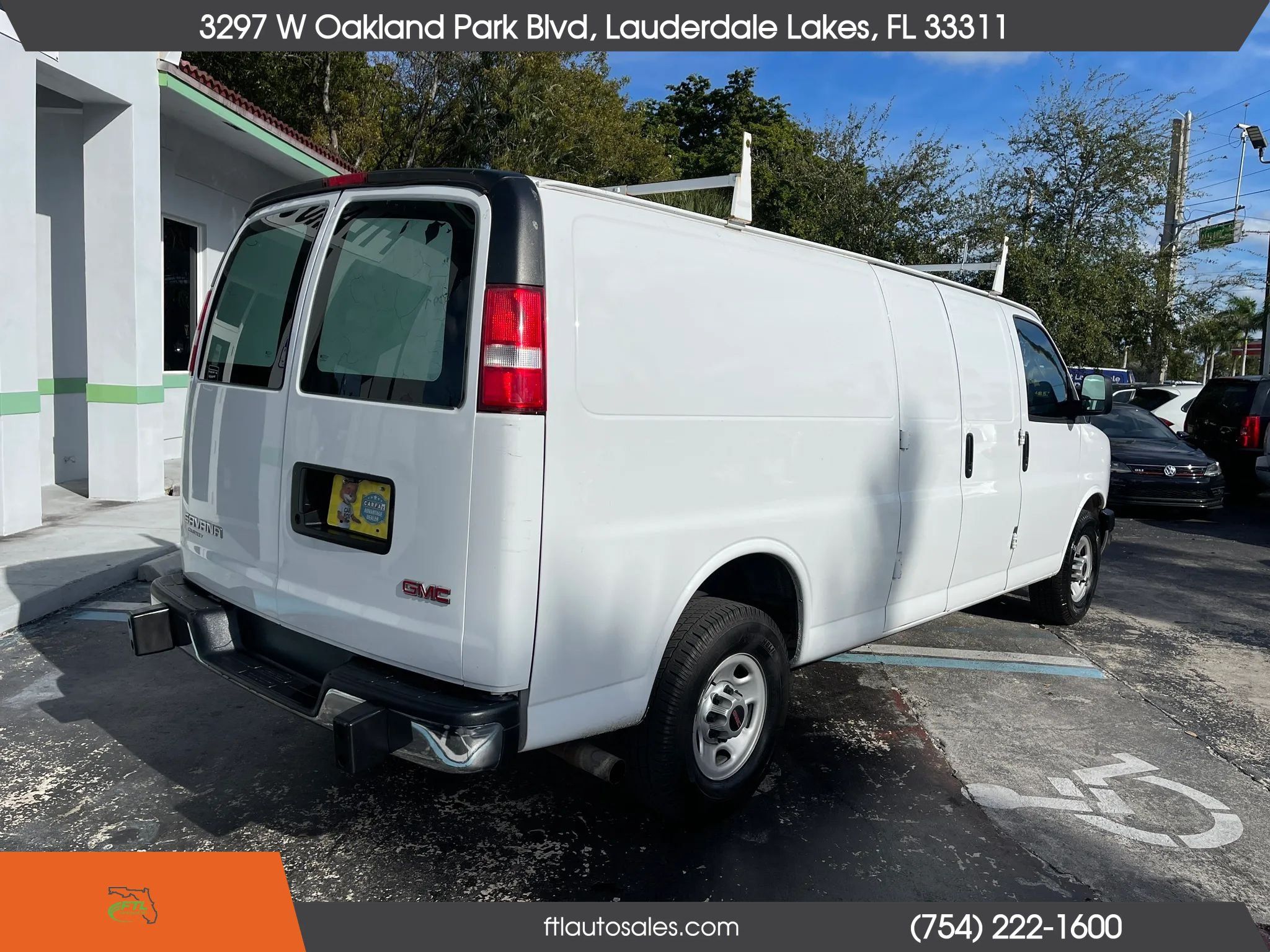 Used 2017 GMC Savana 3500 Extended RWD image 11
