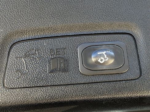 Used 2019 Lincoln MKC Reserve image 29