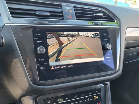 Used 2023 Volkswagen Tiguan SE image 17