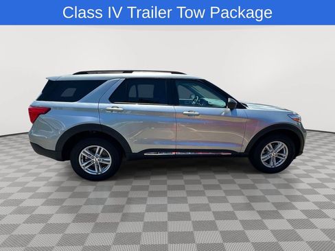 Used 2023 Ford Explorer XLT w/ Class IV Trailer Tow Package AWD/4WD image 2