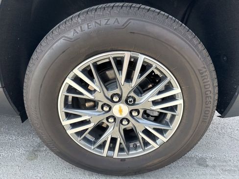 Used 2025 Chevrolet Traverse LT image 7