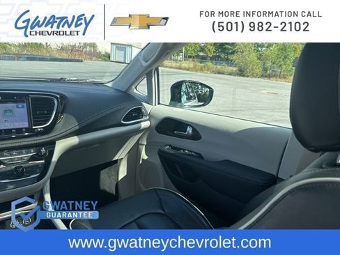 Used 2023 Chrysler Pacifica Limited image 26