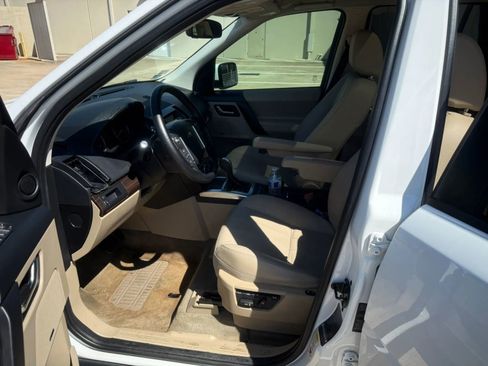 Used 2013 Land Rover LR2 HSE AWD/4WD image 12