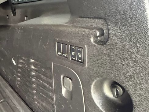 Used 2018 Chevrolet Suburban Premier RWD image 31