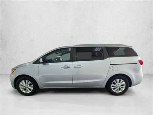 Used 2017 Kia Sedona LX w/ LX Essentials Premium Package FWD image 9