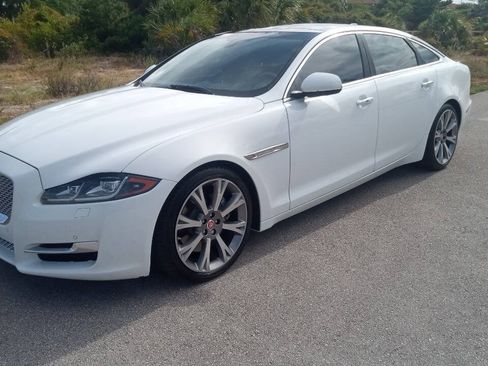 Used 2017 Jaguar XJ L Portfolio RWD image 2