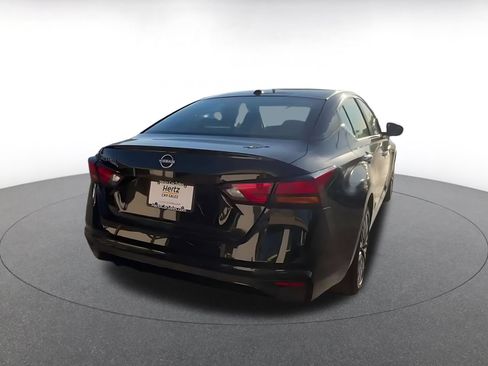 Used 2025 Nissan Altima 2.5 SV FWD image 12