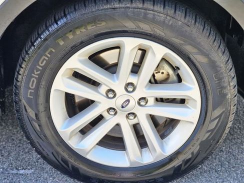 Used 2017 Ford Explorer XLT FWD image 9