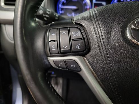 Used 2019 Toyota Highlander XLE AWD/4WD image 26