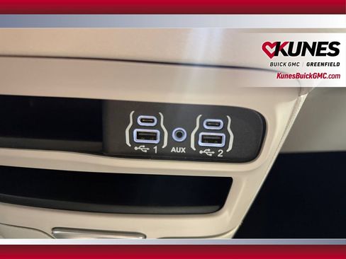 Used 2024 Chrysler Pacifica Touring-L FWD image 32