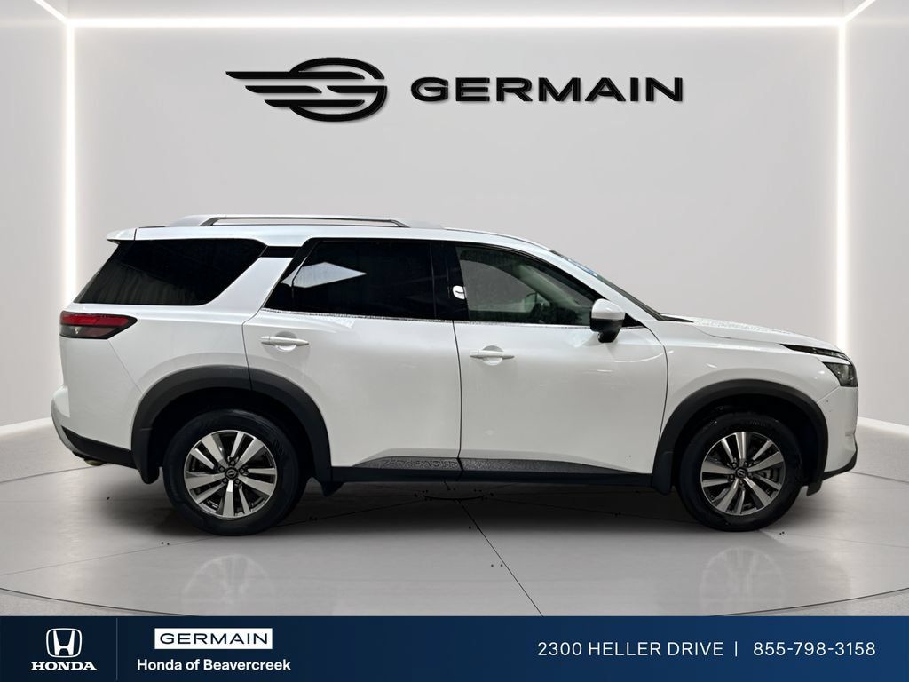 Used 2025 Nissan Pathfinder SL FWD image 9