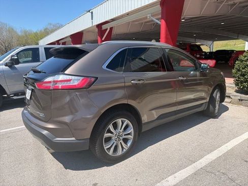 Used 2019 Ford Edge Titanium AWD/4WD image 9