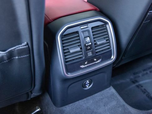 Certified 2025 Porsche Macan AWD/4WD image 54