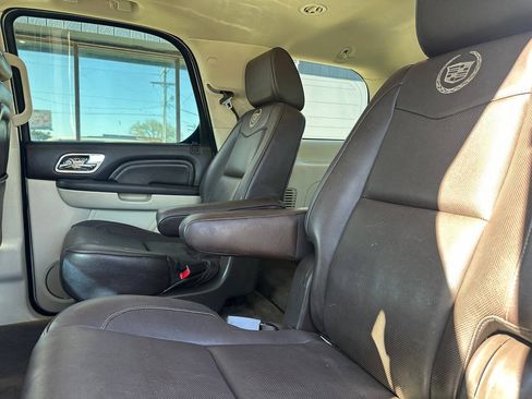 Used 2014 Cadillac Escalade Platinum AWD/4WD image 25