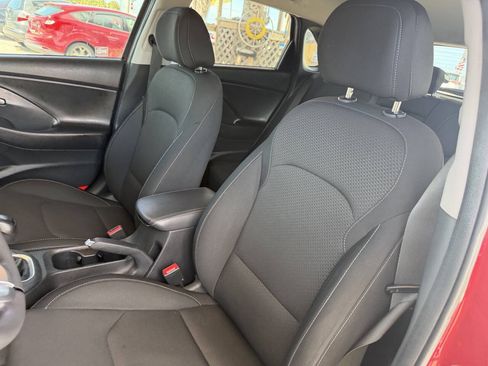 Used 2018 Hyundai Elantra GT FWD image 12