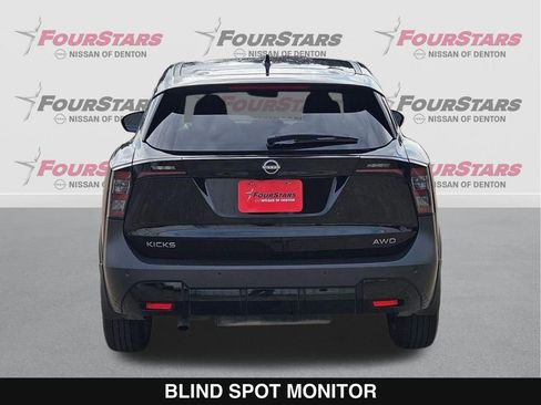 Used 2025 Nissan Kicks SV AWD/4WD image 5