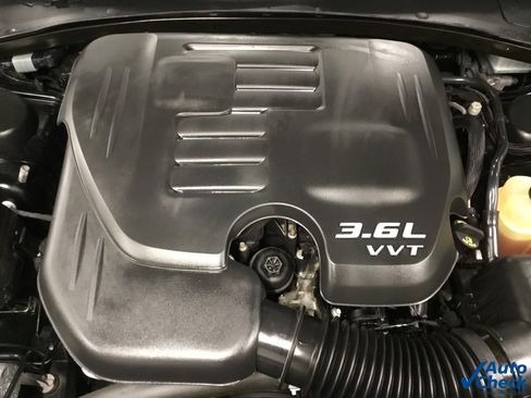 Used 2018 Chrysler 300 Touring w/ Sport Appearance Package image 39