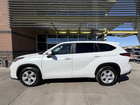 Used 2023 Toyota Highlander L image 7