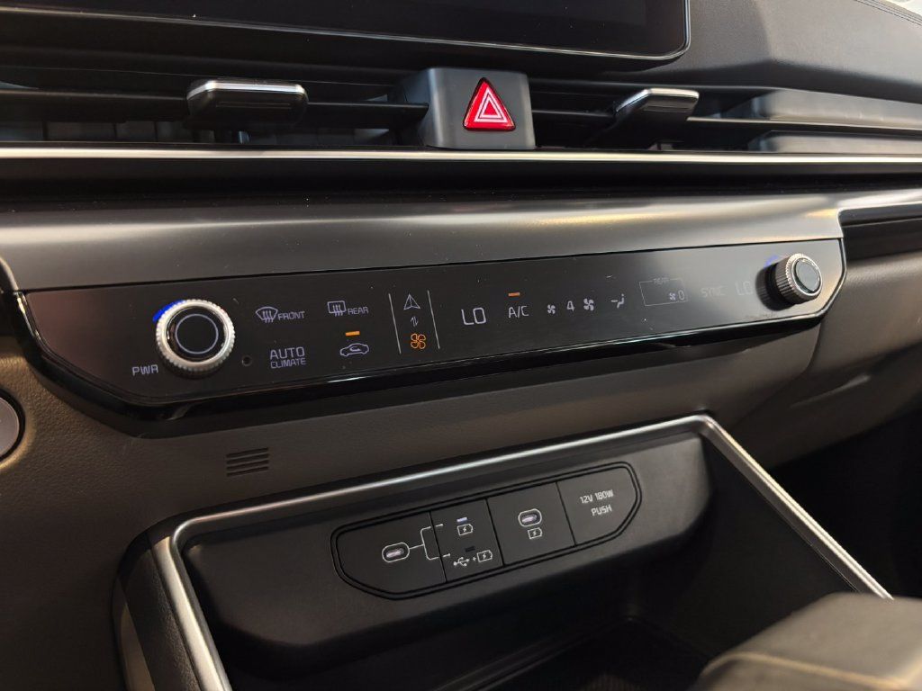 Used 2025 Kia Carnival FWD image 22