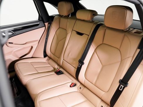 Used 2025 Porsche Macan image 27