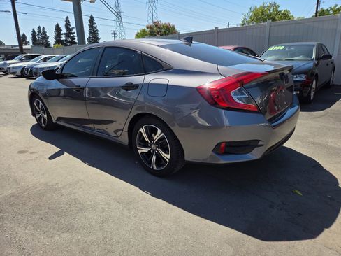 Used 2016 Honda Civic Touring image 2