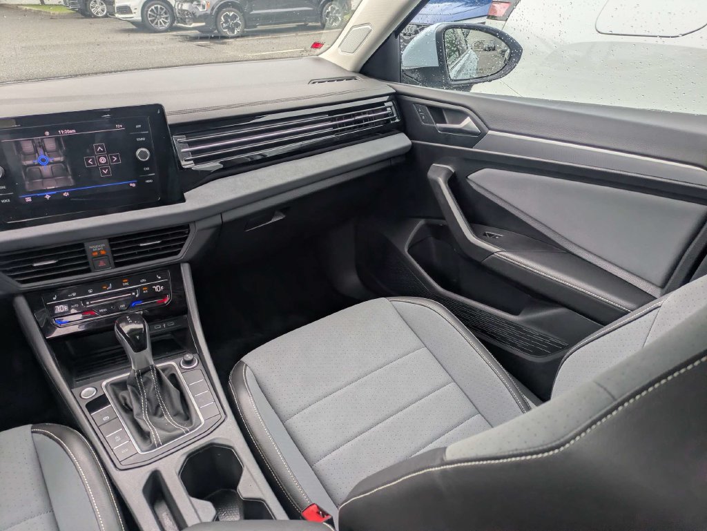 Used 2026 Volkswagen Jetta SE FWD image 22