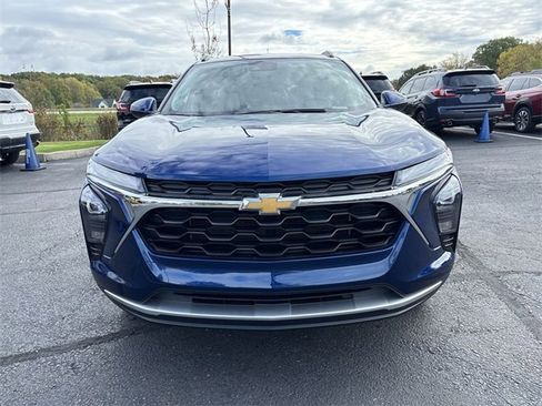 Used 2024 Chevrolet Trax LT w/ Driver Confidence Package image 4