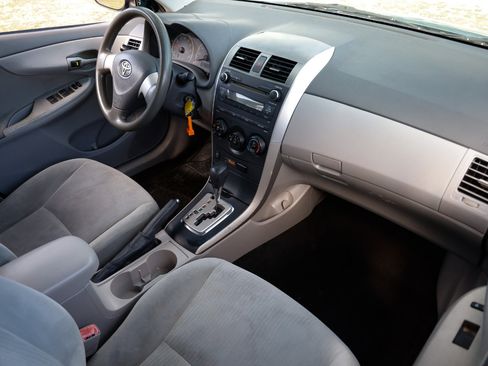 Used 2010 Toyota Corolla LE 4DR SEDAN image 16