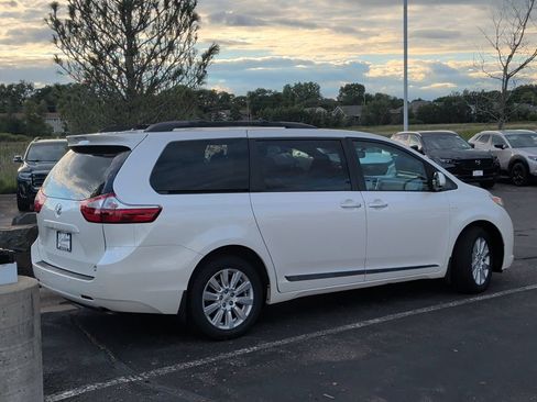 Used 2017 Toyota Sienna XLE w/ XLE Navigation Package AWD/4WD image 4