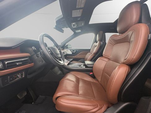 Certified 2021 Lincoln Aviator Reserve w/ Equipment Group 202A image 9