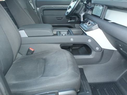 Used 2023 Land Rover Defender 110 image 3